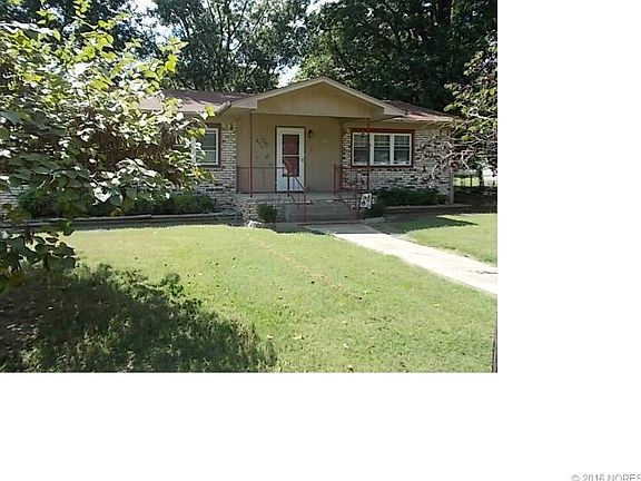 5th image of 806 NE 10th St