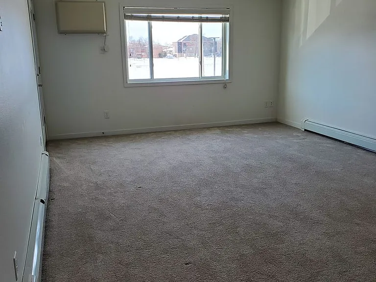 899 Barrett St N — Photo 18