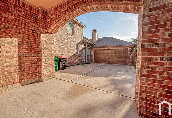 4th image of 3827 Garden Way