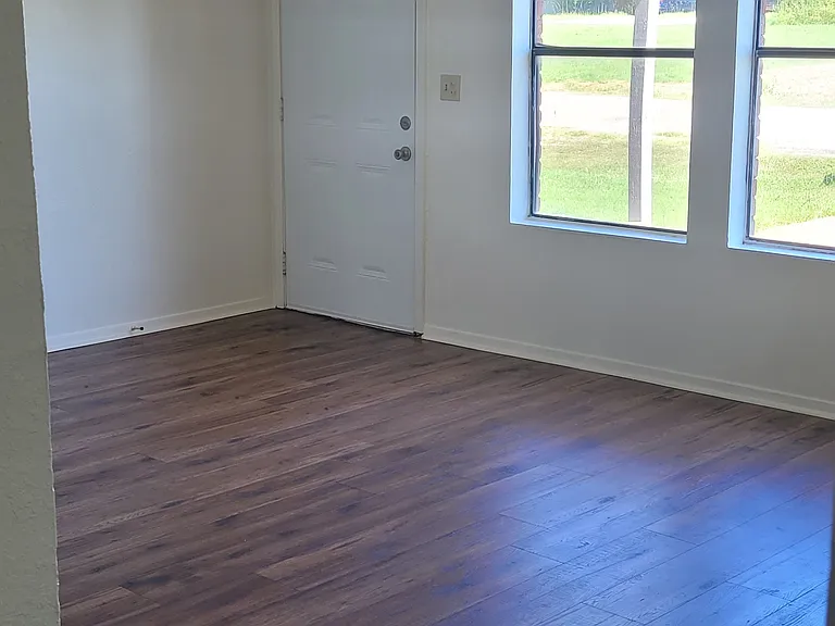 Main room. New.