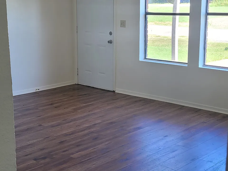 937 Meadowlark Cir
