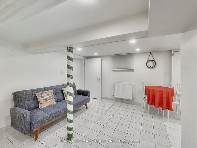 1652 Dufferin St #B — Photo 10