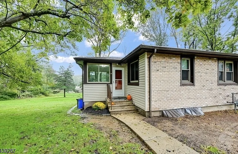 14 Sharon Ct — Photo 4