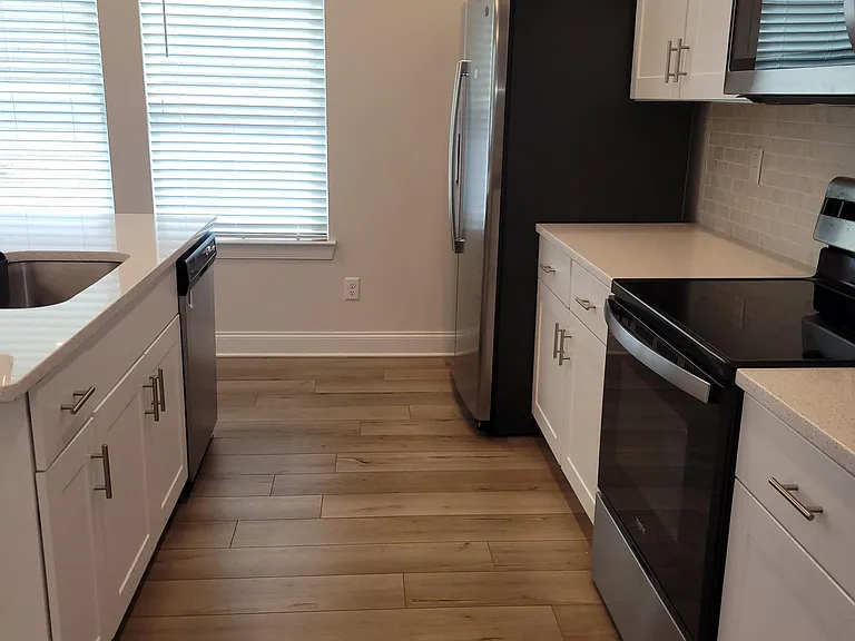 221 River Rd — Photo 9