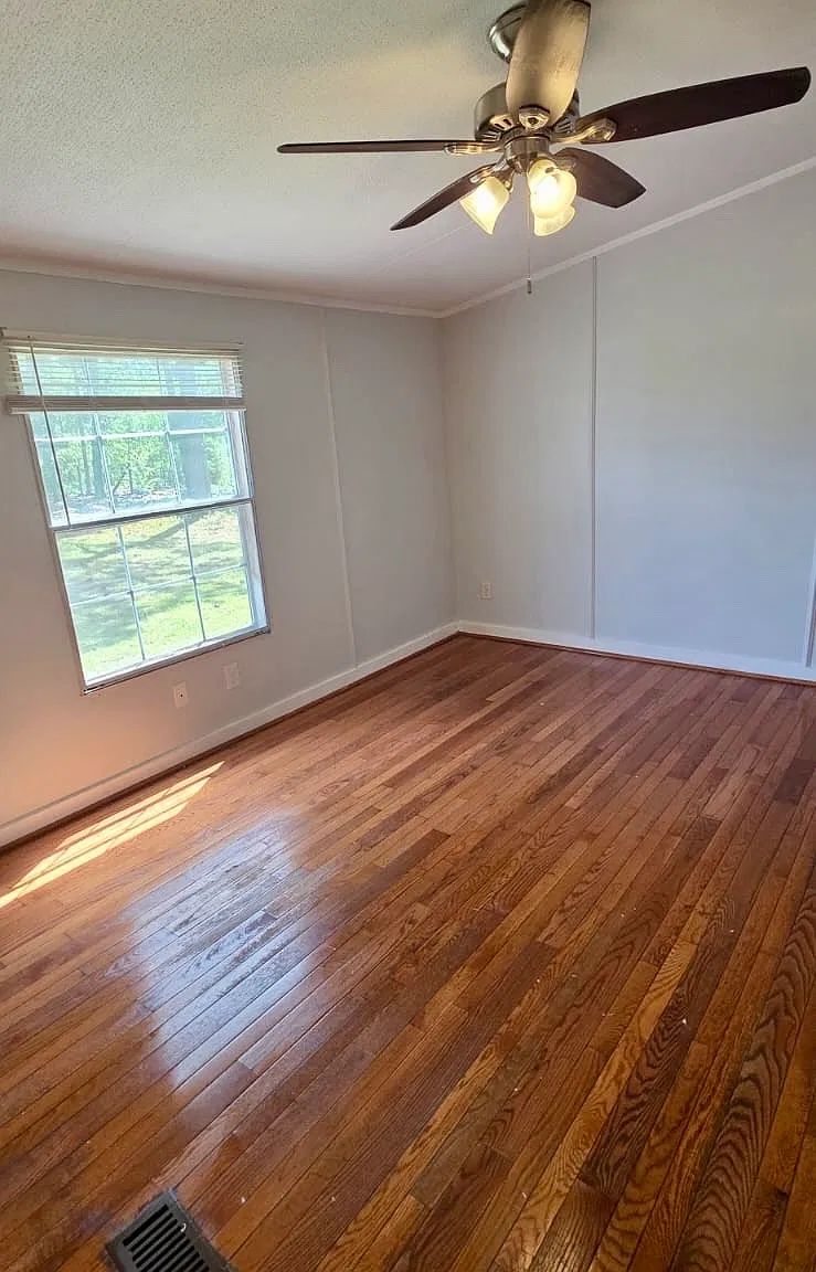 4 bed, 1301 sqft, $1,650 — Photo 1