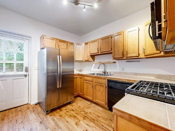 5th image of 2738 N Downing St