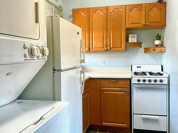 4th image of 1425 Yucca Dr