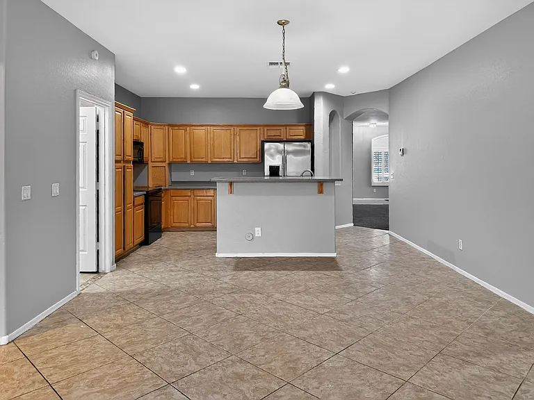 2421 W Ellis St — Photo 17