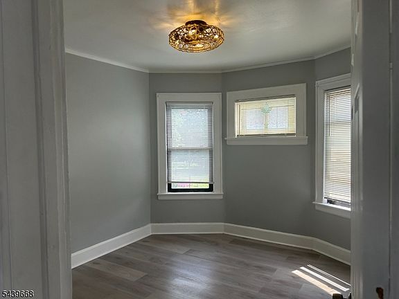 4th image of 73 Lakewood Ter