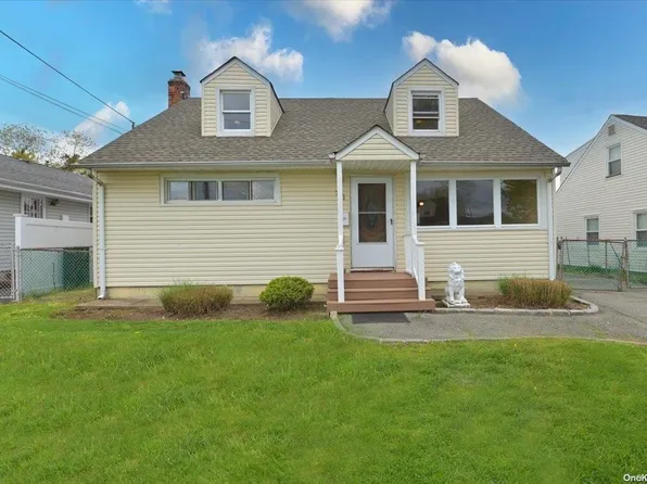 25 Lancaster Place, Hempstead, NY 11550