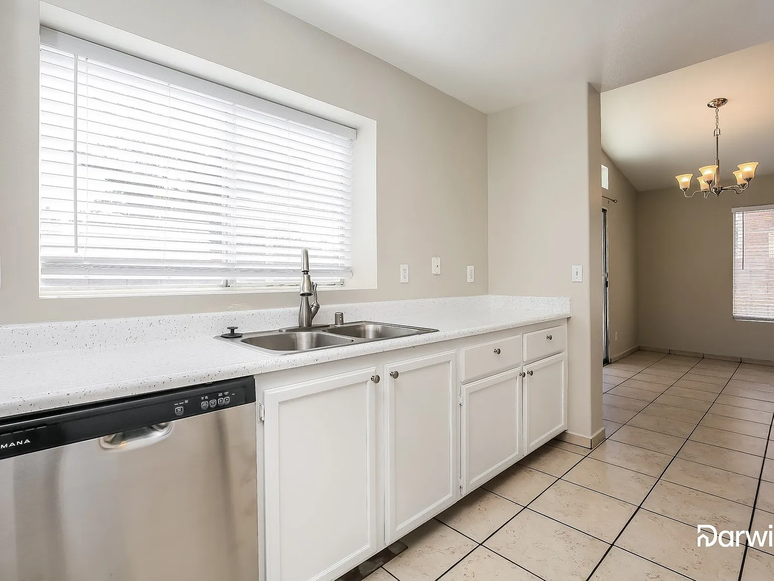 3 bed, 2.0 bath, 1231 sqft, $1,999 — Photo 2