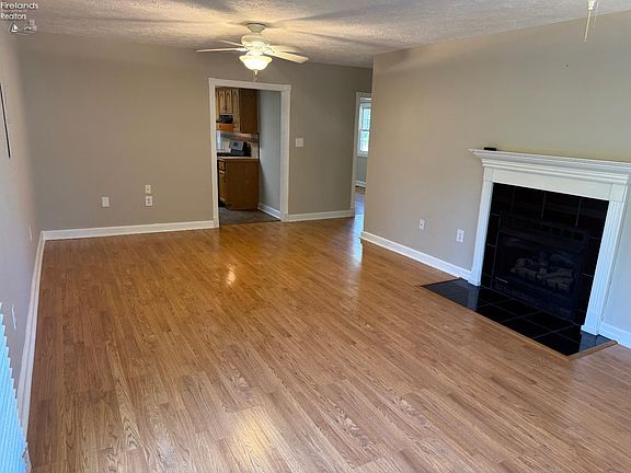 4th image of 5028 Oakview Dr