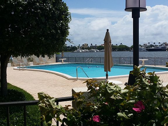 3rd image of 1200 S Flagler Dr APT 706