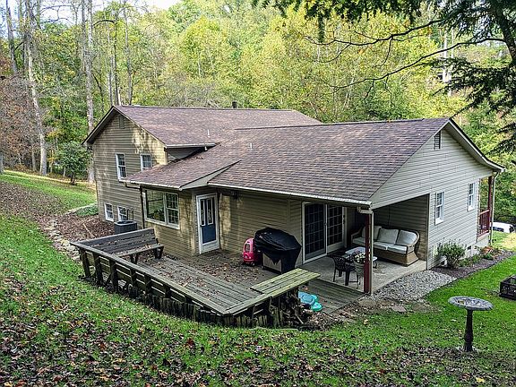 4th image of 16 Meadowlark Ln