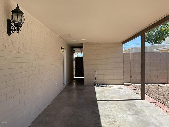 5th image of 305 E Orange Dr