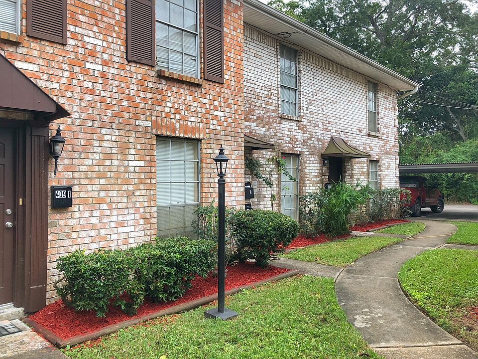 Unit is far right door located in this building; right next to your assigned parking!