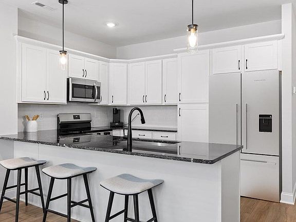 3rd image of 811 Bespoke Way #2