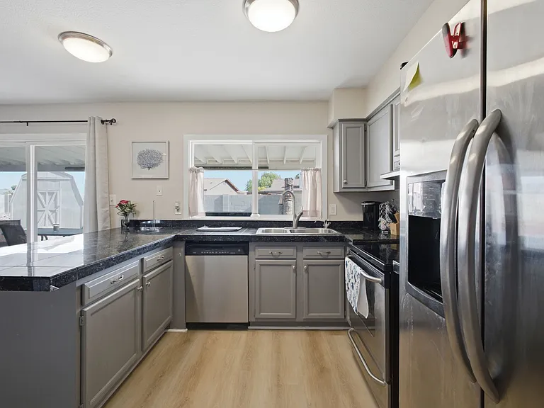 2329 E Concorda Dr — Photo 17