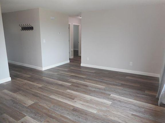 5th image of 916 Rosewood Ct