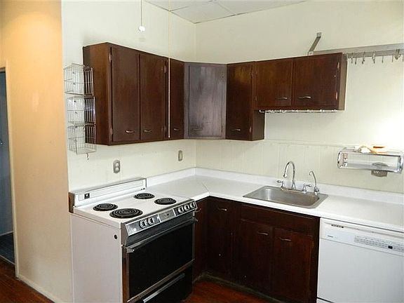 2nd image of 401 E 5th St