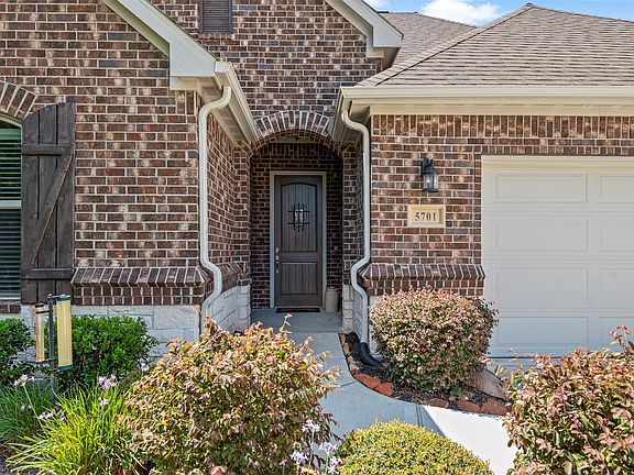 2nd image of 5701 Lakeside Villas Ct