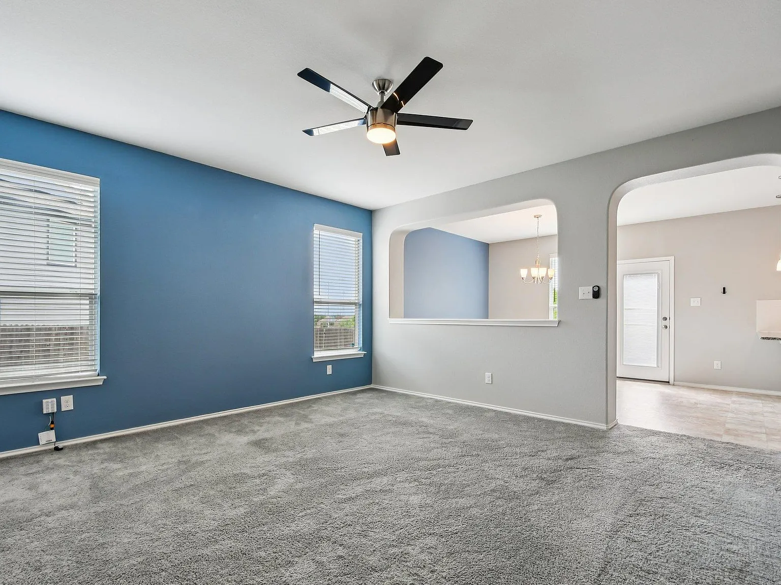 3 bed, 2.5 bath, 2068 sqft, $2,095 — Photo 3