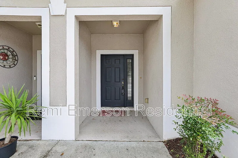 3 bed, 2.0 bath, 1961 sqft, $2,375 — Photo 2