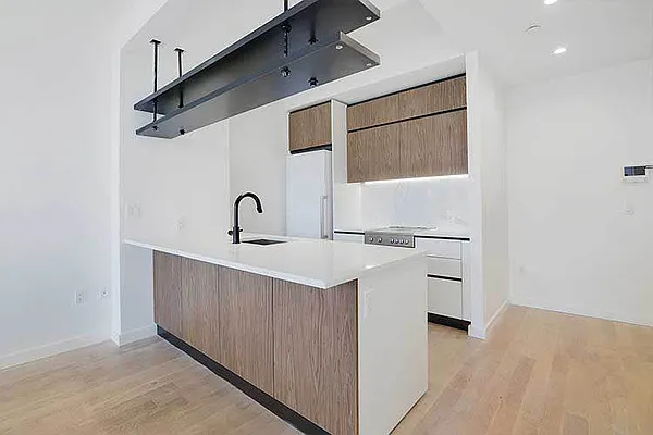 Rented by Artur Gutman, LREB | media 7