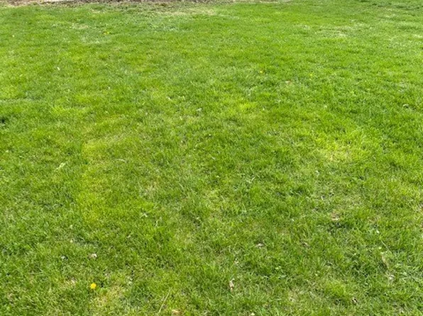 516 N 6th St, Charleston, IL 61920