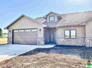 1224 Rockwell Trl, Vermillion, SD 57069