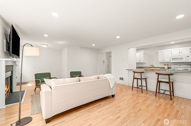 3rd image of 555 Prospect Street #1