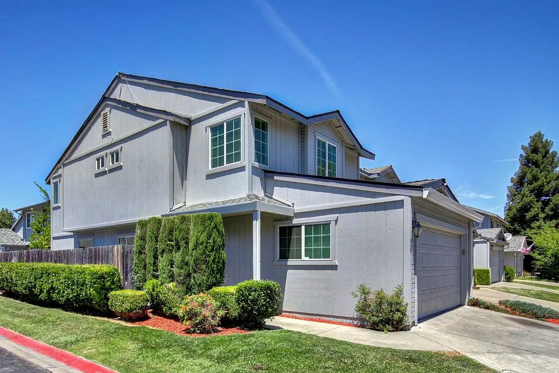 521 Samuel Way photo 1