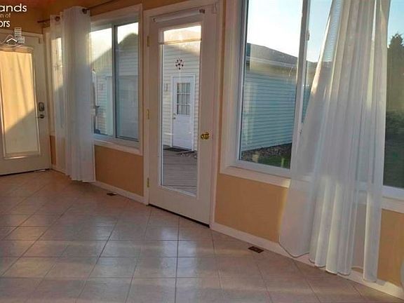 5th image of 705 Parkland Dr