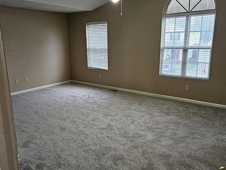 2144 Curtiswood Dr — Photo 3