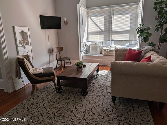 5th image of 2727 Riverside Ave Unit 2