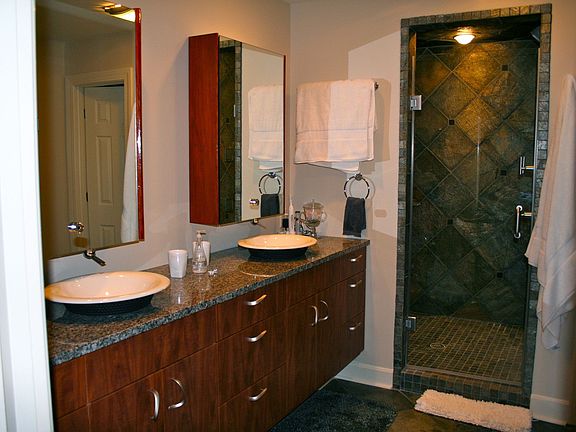 Master Bath w/Large Walk-in Shower