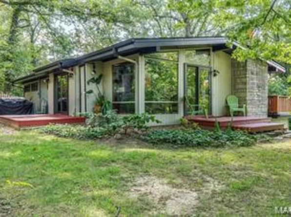 649 Craigwoods Dr, Saint Louis, MO 63122