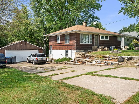 3rd image of 8824 27th St