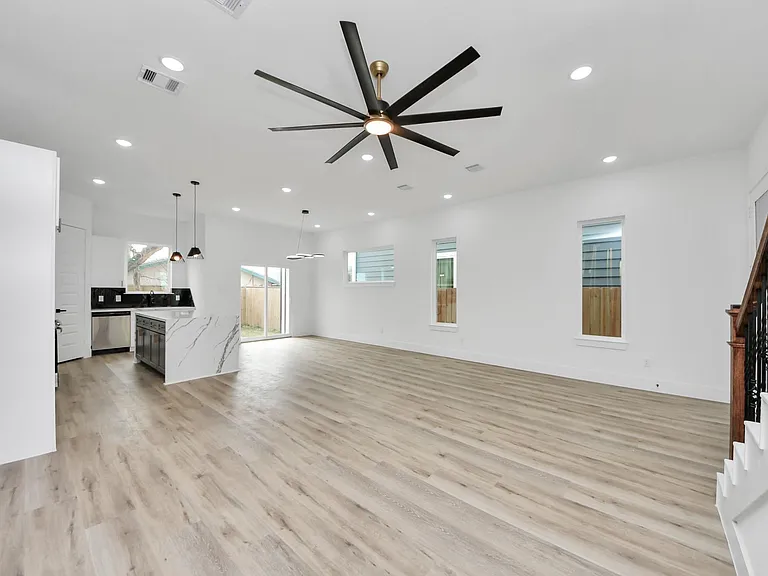 3524 Rebecca St — Photo 9