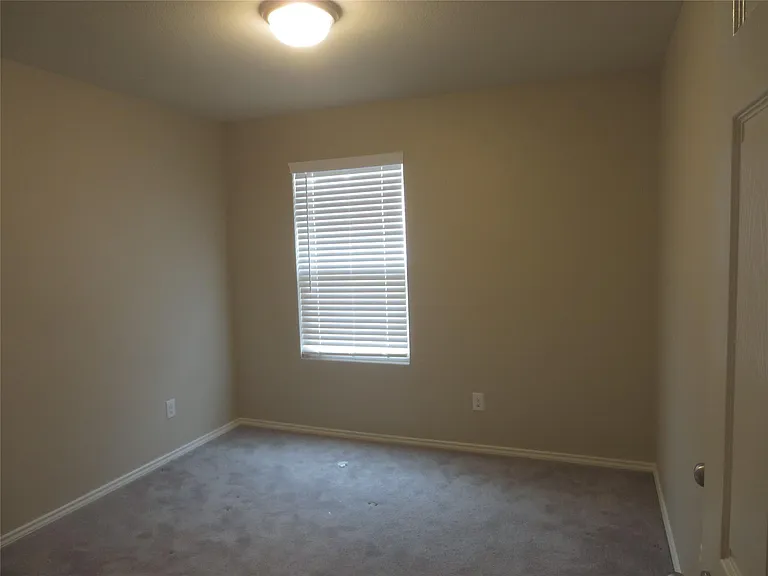 4633 Benham Dr — Photo 5