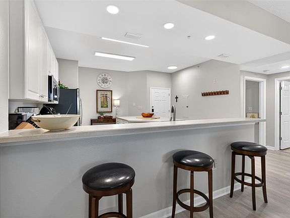 3rd image of 80 Surfview Dr APT 811