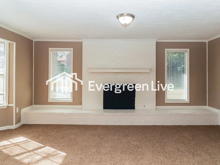 955 Briarwood Dr — Photo 4