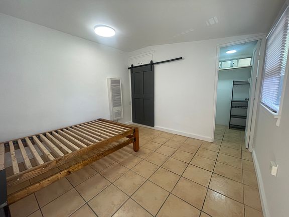 5th image of 5823 Primrose Ave #3