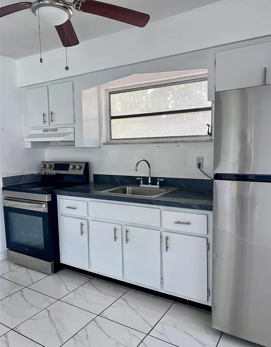 2 bed, 1.0 bath, $1,600 — Photo 4