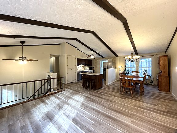 4th image of 210 Pinehurst Ln