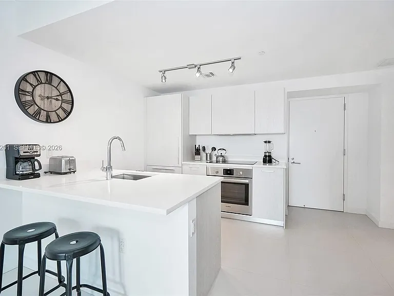 501 NE 31st St #702 — Photo 14