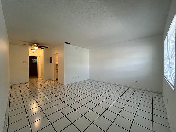 3rd image of 409 NW 25th St APT 4