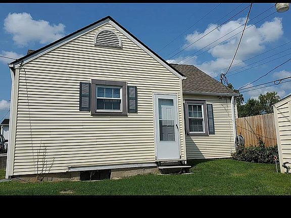 3rd image of 224 Reddingdale Dr