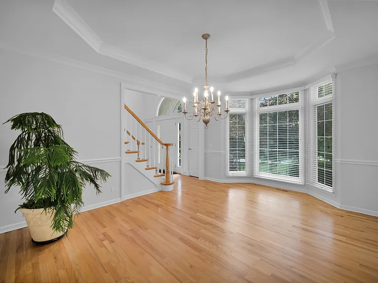 36W244 Fieldcrest Dr — Photo 12