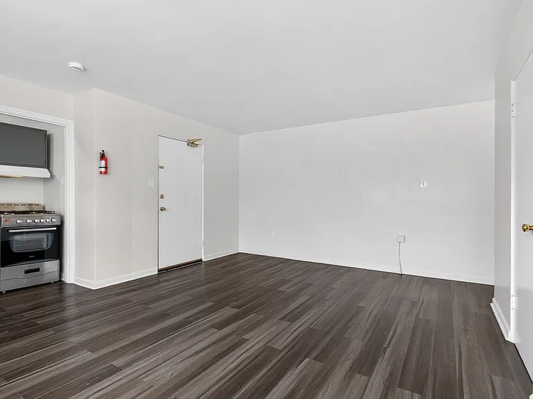 1102 Edgewood Ave #B19 — Photo 6